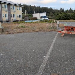 Redwood RV Resort - Everything is run down and not being careful of