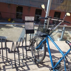 Biblioteca de Santiago - Puedes llegar en tu bicicleta y estacionarla sin problema. Lleva cadena y/o candado para que tu visita sea placentera.