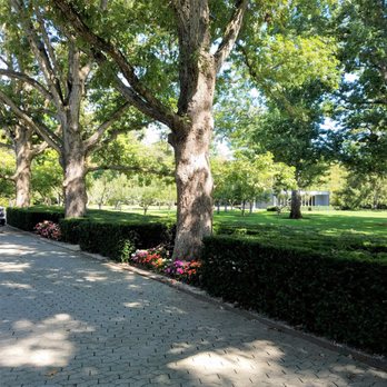 Miller House & Garden - incredible hedges and landscaping - Landmarks & Historical Buildings Near Me - Columbus, Indiana