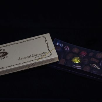 Lee’s Candies - Our 1 pound gift box - Chocolatiers & Shops Near Me - Boise, Idaho
