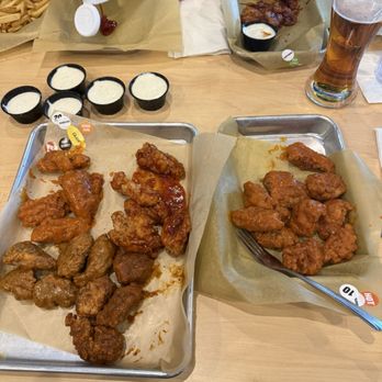 Buffalo Wild Wings - Boneless wings Thursday - Chicken Wings Near Me - Chicago Ridge, Illinois