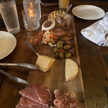 Perry’s - Charcuterie - Cocktail Bars Near Me - Puyallup, Washington