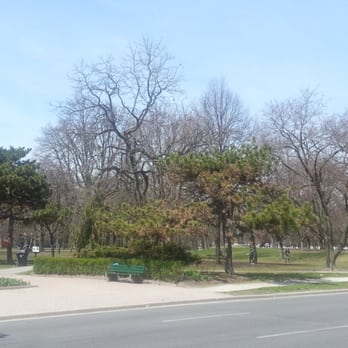 Queen's Park - Parks Near Me - Toronto, Ontario