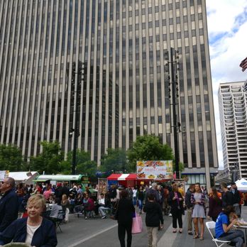 Fountain Square - Food trucks during Cinco De Mayo - Fifth Third Bank building - Music Venues Near Me - Cincinnati, Ohio