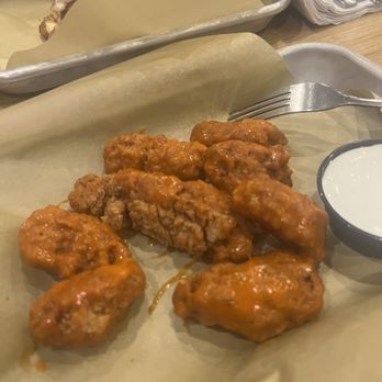 Buffalo Wild Wings - 6 boneless wing. - Chicken Wings Near Me - Willowbrook, Illinois Buffalo Wild Wings - 6 boneless wing. - Chicken Wings Near Me - Willowbrook, Illinois