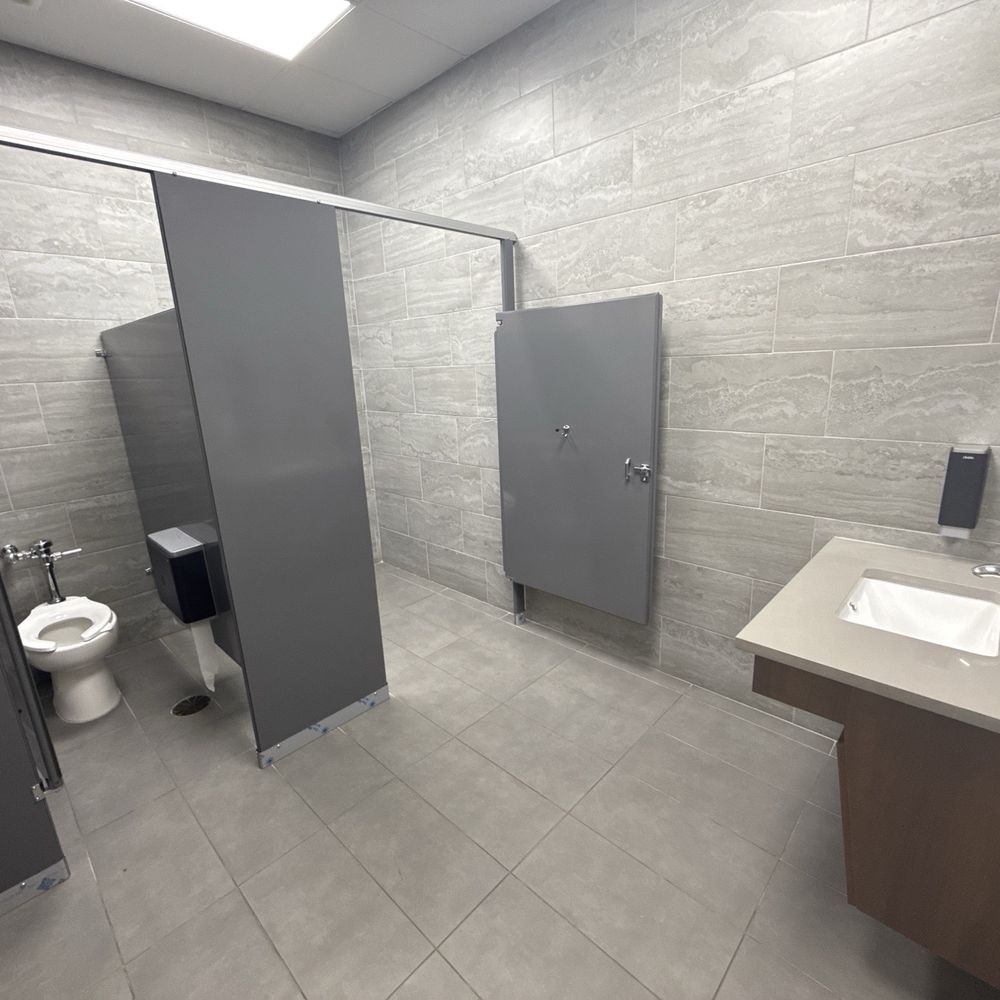 Elite Mart - Women's bathroom - Gas Stations Near Me - Cibolo, Texas
