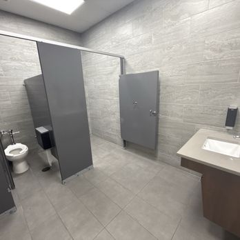 Elite Mart - Women's bathroom - Gas Stations Near Me - Cibolo, Texas