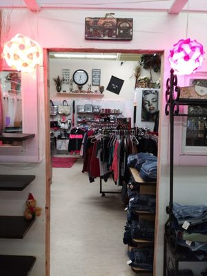 Yard Birds Mall & Storage by null