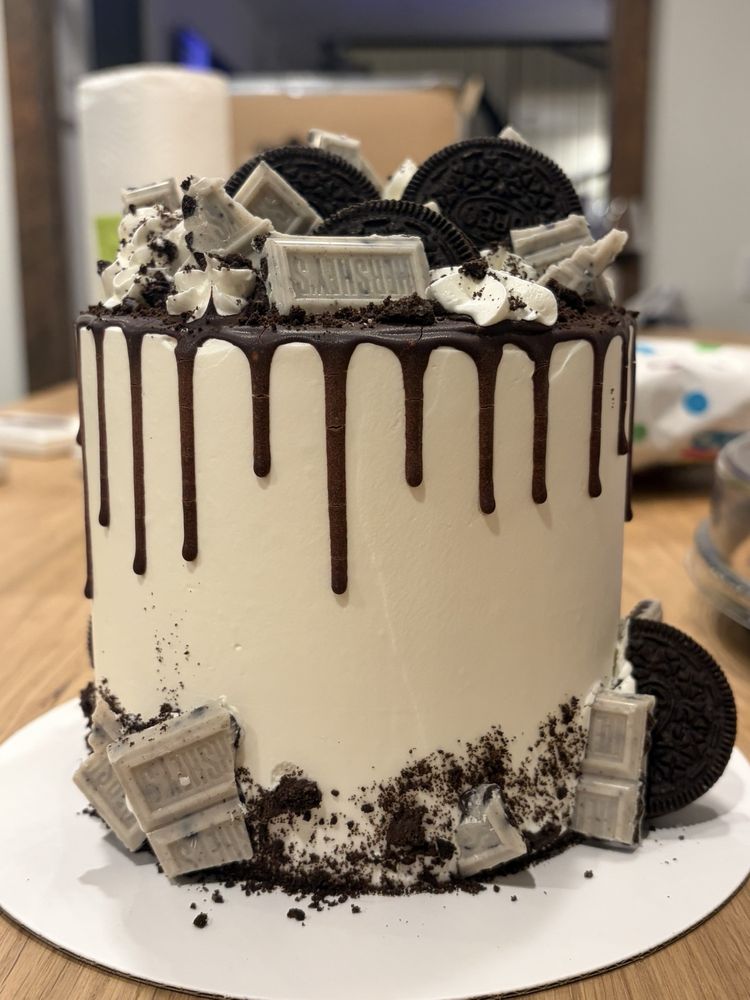 Red Poppy Cakery Logo