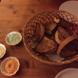 Rioja - Große Portion Brot mit drei verschiedenen Aioli
