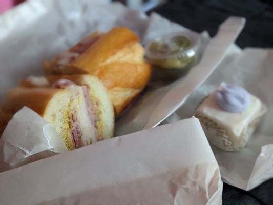 Henri's Bakery & Deli by null