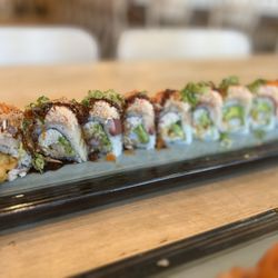 Ari Sushi - Hamachi Bay roll