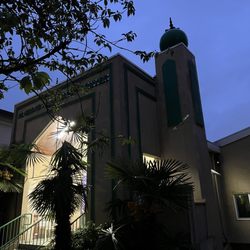 Jamia Masjid Vancouver - Evening how it looks