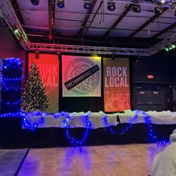 Fretboard Brewing - Stage with Christmas Tree