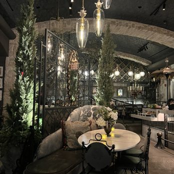 Vanderpump A Paris - Fancy table and "fainting couch" in back of restaurant - French Near Me - Las Vegas, Nevada Vanderpump A Paris - Fancy table and "fainting couch" in back of restaurant - French Near Me - Las Vegas, Nevada