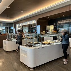 Delta Sky Club Concurse G - Near Gate 17-18 - Buffet tables