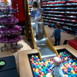 Schuhkay Outlet - Spielecke
