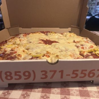 Tom's Papa Dino's - Royal pizza with pizza sauce instead of Italian dressing - Pizza Near Me - Florence, Kentucky Tom's Papa Dino's - Royal pizza with pizza sauce instead of Italian dressing - Pizza Near Me - Florence, Kentucky