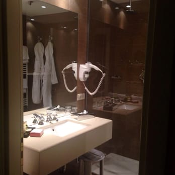 Grand Hotel Imperiale - Bathroom - Italian Near Me - Moltrasio, Colorado