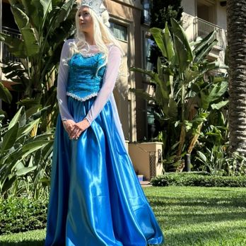 La La Fun - Elsa - Custom Cakes Near Me La La Fun - Elsa - Custom Cakes Near Me