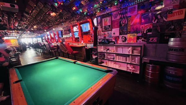 Barney’s Beanery by null