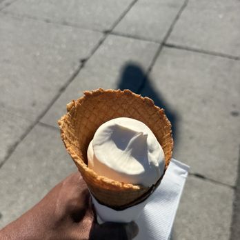 Meadowlark Dairy - Vanilla one scoop - Ice Cream & Frozen Yogurt Near Me - Pleasanton, California Meadowlark Dairy - Vanilla one scoop - Ice Cream & Frozen Yogurt Near Me - Pleasanton, California