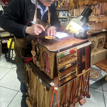 L'Arcatella Artigianato - Leather Goods Near Me - Gaeta, LT L'Arcatella Artigianato - Leather Goods Near Me - Gaeta, LT