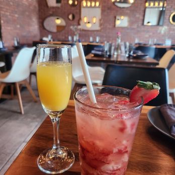 Rustic 21 Bistro - Bellini y Caipirinha Fresa (Strawberry) - Brazilian Near Me - Jacksonville, Florida