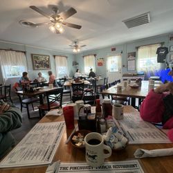 Pinehurst Track Restaurant - Dining room