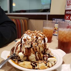 Huddle House - Caramel pecan waffle sundae