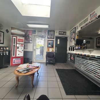 Stinky's Express Lube - Waiting area - Oil Change Stations Near Me - Tempe, Arizona