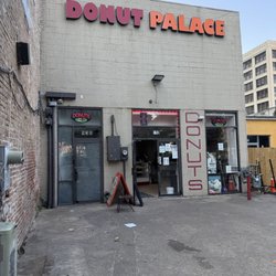 Donut Palace - Outside (4/16/25)