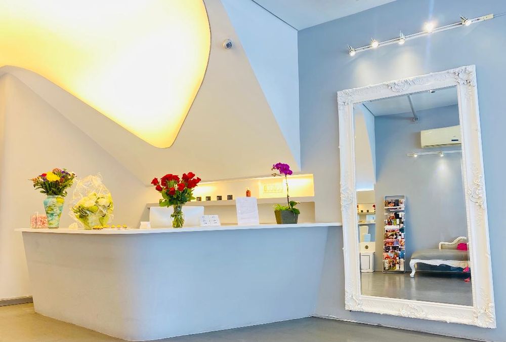 Beach Waves Salon Logo