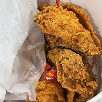 Jollibee - Spicy chicken bucket - Fast Food Near Me - Irvine, California Jollibee - Spicy chicken bucket - Fast Food Near Me - Irvine, California