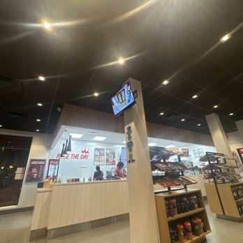 Smoothie King - Counter - Juice Bars & Smoothies Near Me - Chicago, Illinois