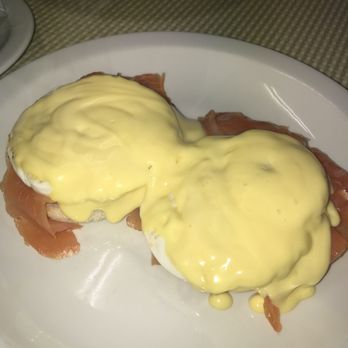 Regency Café - Salmon Eggs Benedict - Cafes Near Me - London, XGL