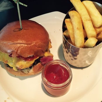 Crowne Plaza Blanchardstown - Cheese burger and chips - Hotels Near Me - Blanchardstown, D Crowne Plaza Blanchardstown - Cheese burger and chips - Hotels Near Me - Blanchardstown, D