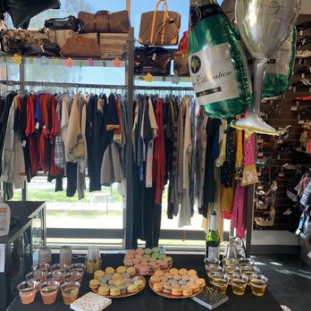 Munch Bakery - a display of muffins and cupcakes - Desserts Near Me - Torrance, California