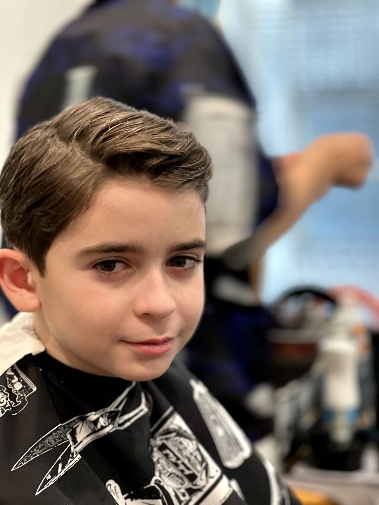 New Esquire Barber Salon Logo