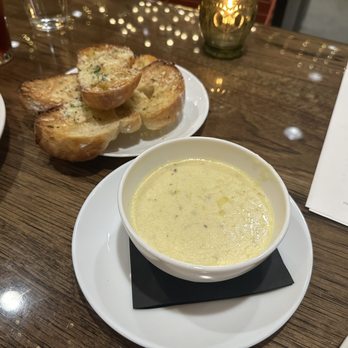 Pignetti's Waco - Garlic bread - Italian Near Me - Waco, Texas