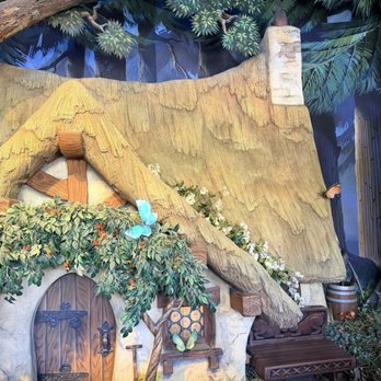Snow White's Enchanted Wish - Amusement Parks Near Me