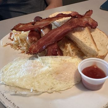 The Omelette Shoppe - Basics with over easy egg and bacon and very good sausage - Breakfast & Brunch Near Me - Traverse City, Michigan