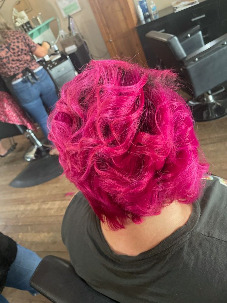 PINUPS SALON AND SPA with photos Updated August 2024 15 Photos & 35