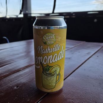 Tailgate Brewery - Hendersonville - Nashville Lemonade.  You can get regular sweet tea or Arnold Palmer - Pizza Near Me - Hendersonville, Tennessee