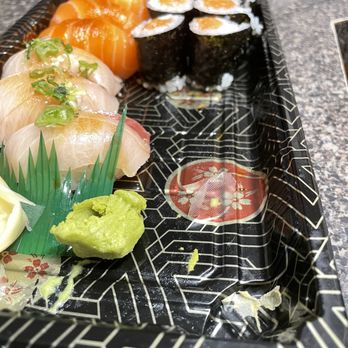 Mikado Sushi - Glove finger tip on the takeout plate - Sushi Bars Near Me - Orlando, Florida