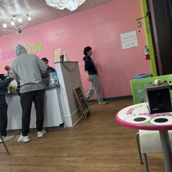 sweetFrog Premium Frozen Yogurt