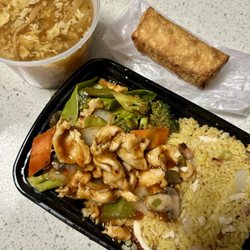 New Hong Kong Chinese Foods - Szechuan Chicken Combo Platter + Hot and Sour Soup