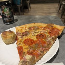 Brooklyn Pizza Parlor - Slice with 6 Garlic Knots