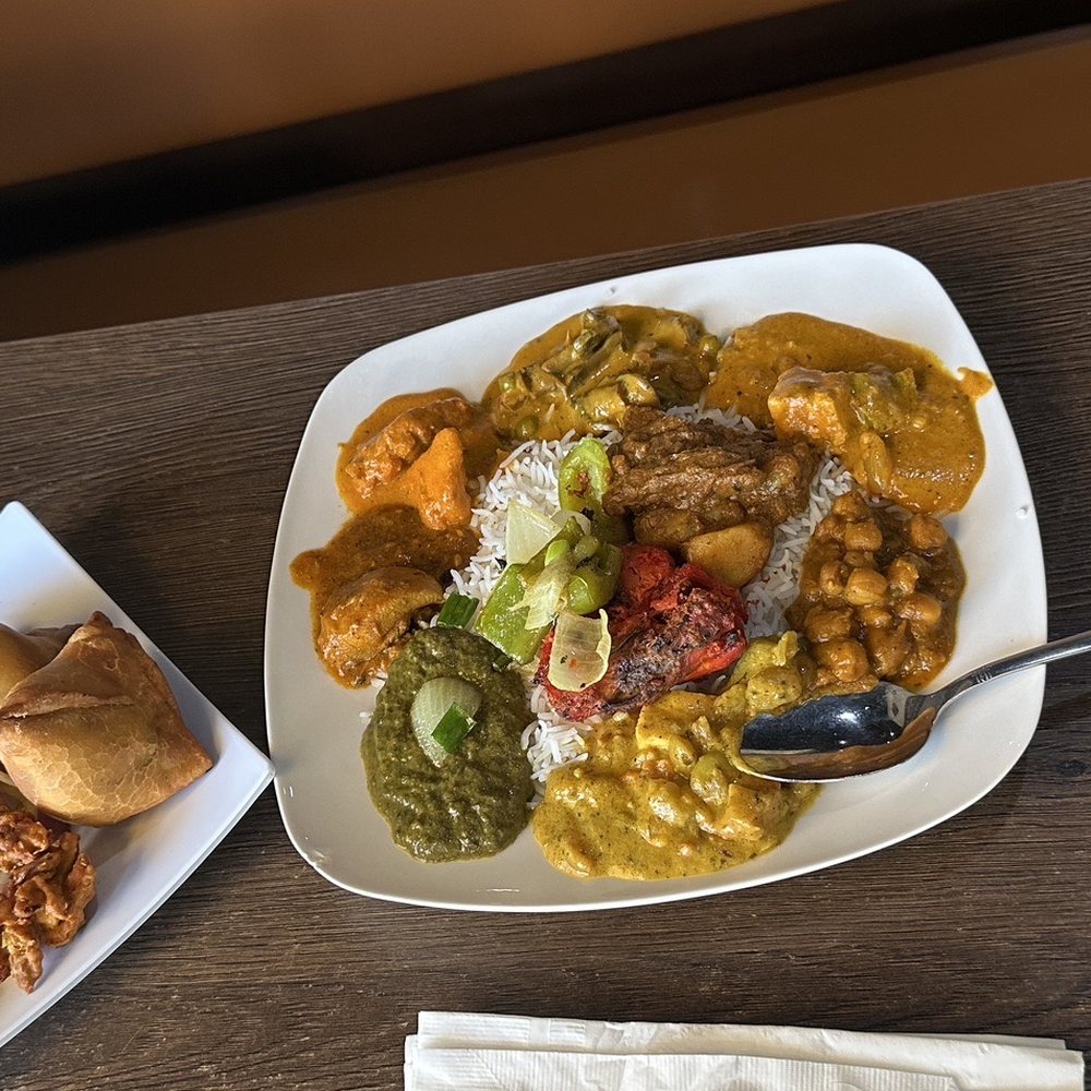 Curry Craft - Buffet with entrees, samosas and sauces, regular naan - Indian Near Me - San Marcos, California