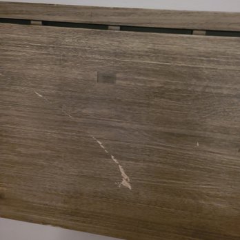 Huskie Movers - Huge scratch on my headboard - Movers Near Me - Chicago, Illinois